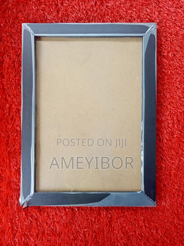 Empty Picture Frames · Photo 1