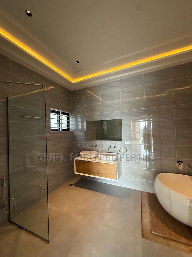 4bdrm House in Lake Side Estate for sale · Photo 2