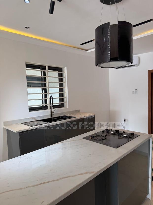 4bdrm House in Lake Side Estate for sale · Photo 3