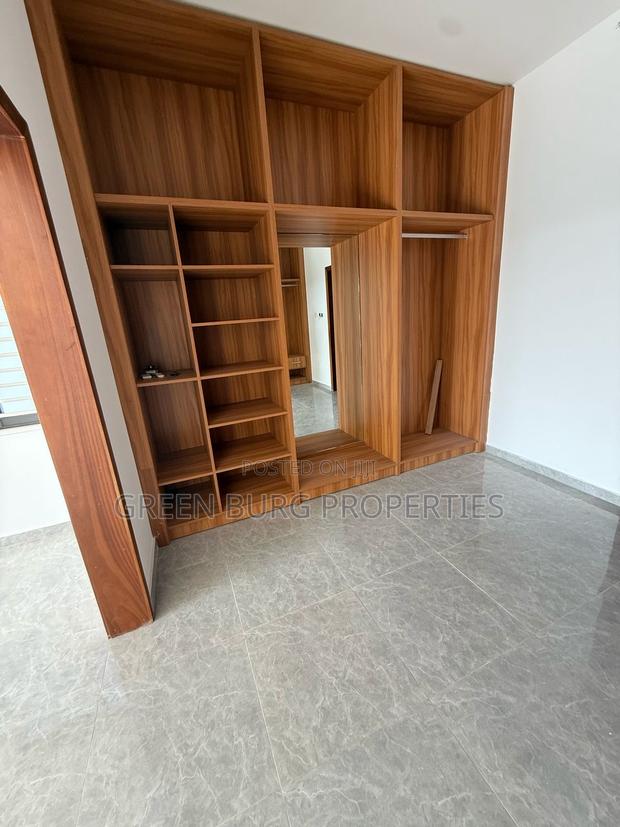 4bdrm House in Lake Side Estate for sale · Photo 7