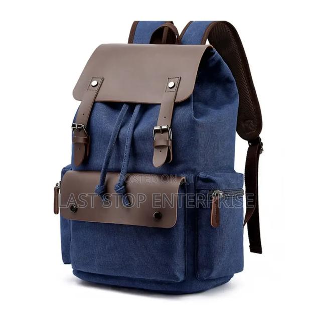 Canvass Backpack · Photo 4