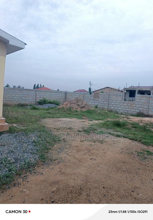 1 Plot At Community 25 Dps School · Photo 1