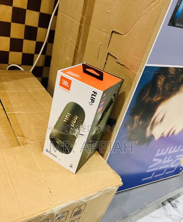 Genuine JBL Flip 6 Portable Bluetooth Speaker(Green) · Photo 1