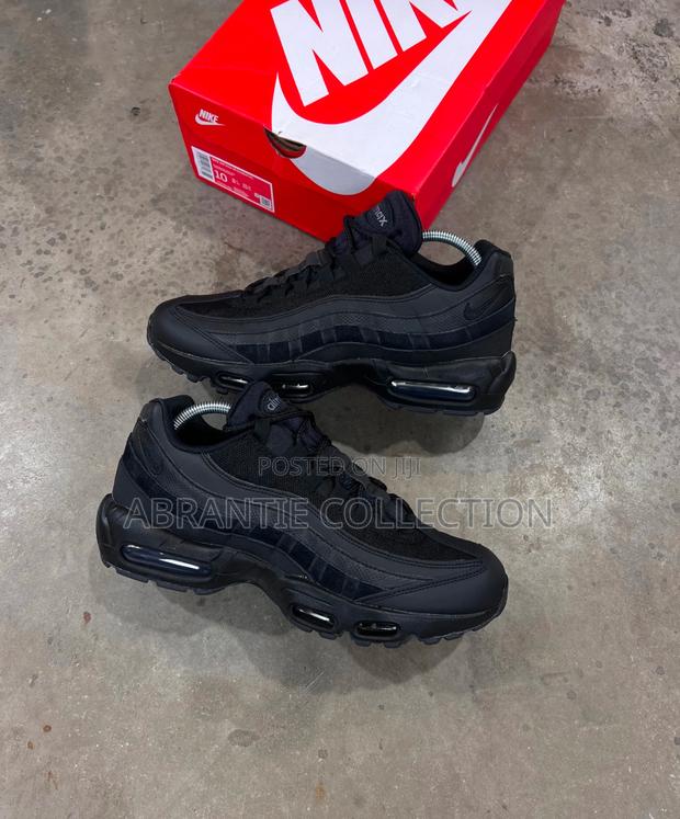 Nike Airmax 95 Triple Black · Photo 1