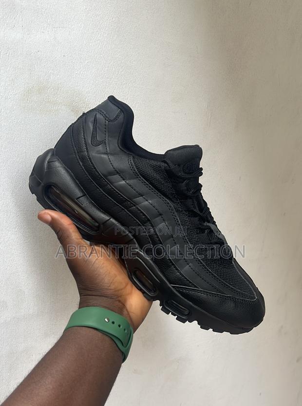 Nike Airmax 95 Triple Black · Photo 2