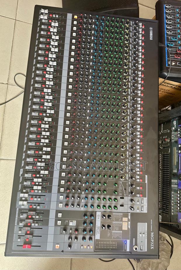 Yamaha Mgp32x Mixing Console · Photo 2