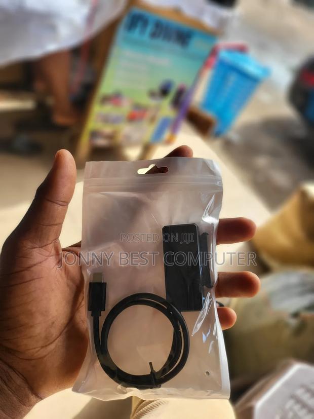 Type C to Sata Converter · Photo 1