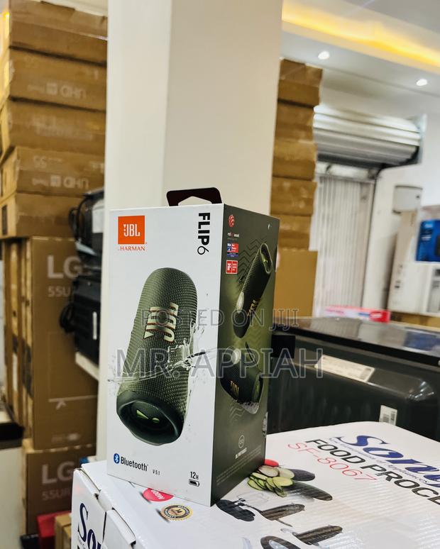 Fresh in Box JBL Flip 6 Wireless Speaker(Green). · Photo 1