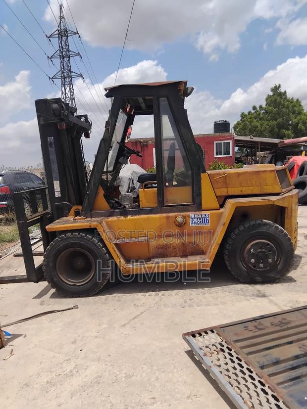 7 Ton Hyundai Forklift With Brand New Engine · Photo 2