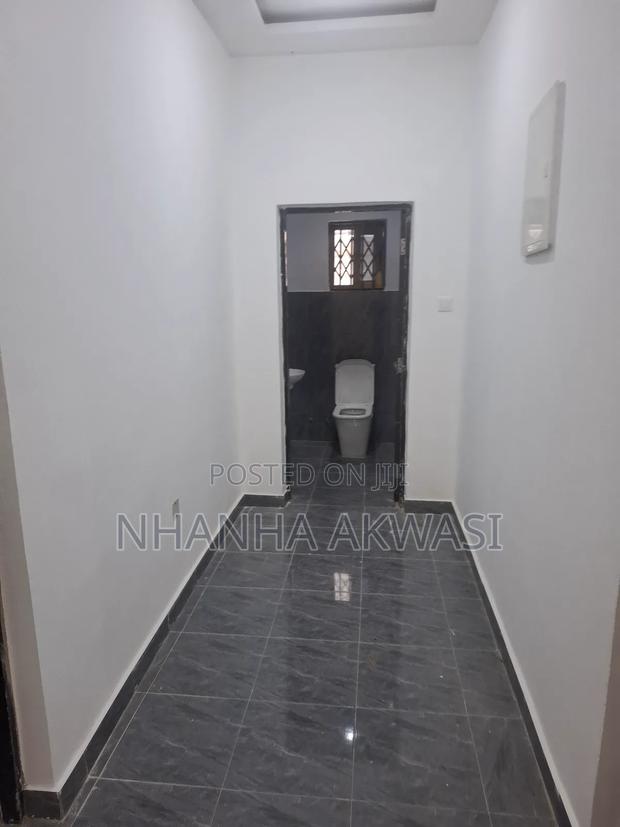 2bdrm Apartment in Community11, Tema Metropolitan for rent · Photo 6