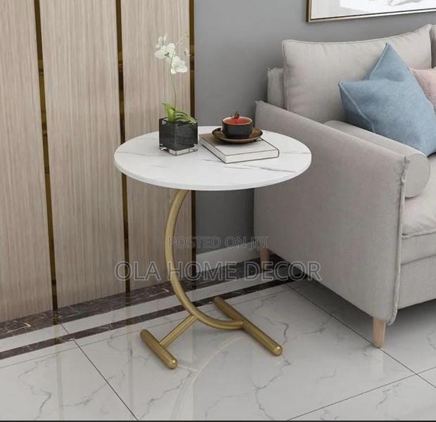 Side Table · Photo 1