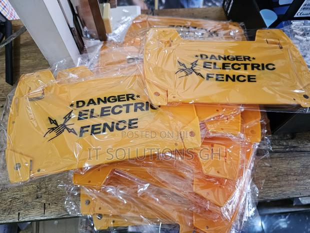 Electric Fence Warning Sign · Photo 3
