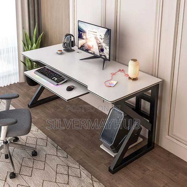 Luxury Gaming | Office | Studio Desk With Bookshelf/Keyboard · Photo 4