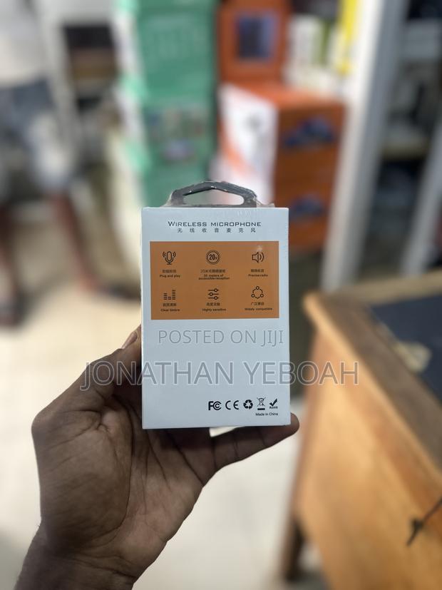 2in1 Wireless Microphone With Charging Case · Photo 4