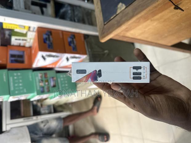 2in1 Wireless Microphone With Charging Case · Photo 3