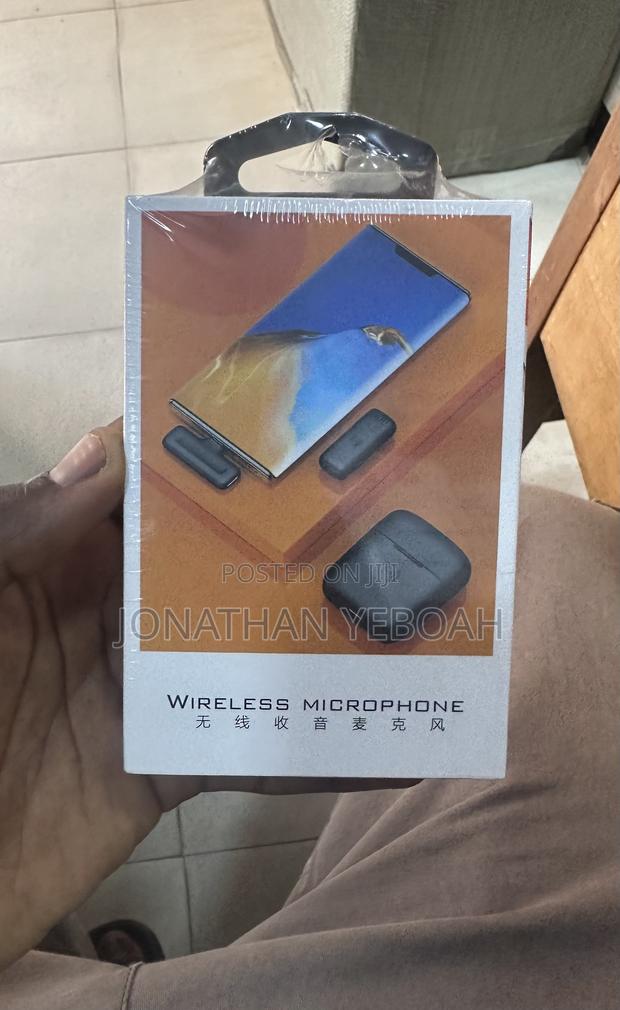 2in1 Wireless Microphone With Charging Case · Photo 1