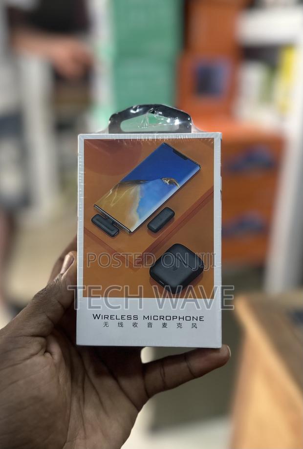 Wireless Microphone 2in1 With Charging Case · Photo 1