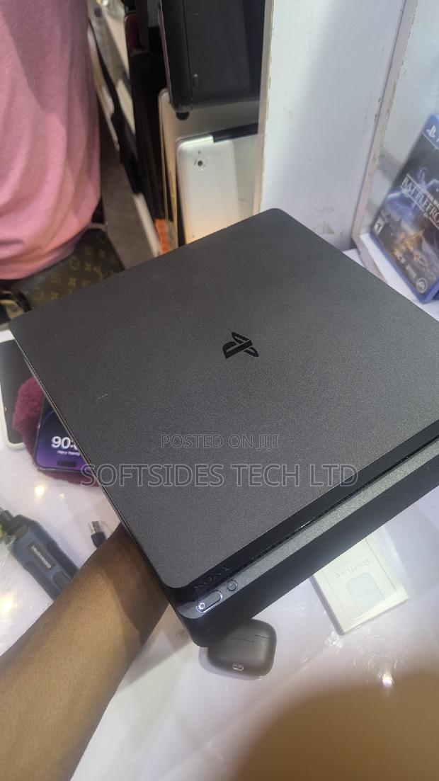 Playstation 4 Slim Jailbreak With 7 Games · Photo 1