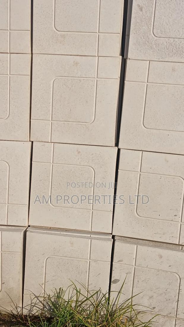 Pavement Blocks and Kerbs · Photo 4