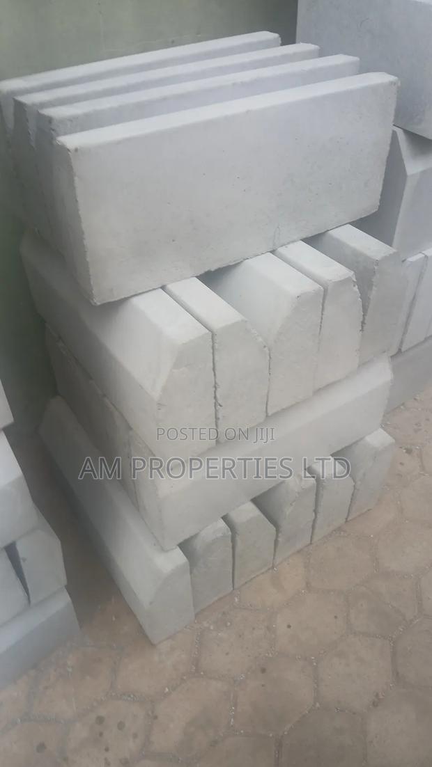 Pavement Blocks and Kerbs · Photo 8