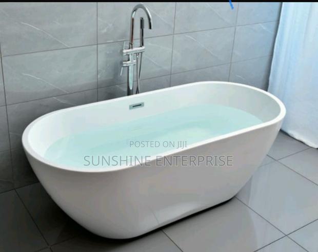 Bathroom Bathtub · Photo 1