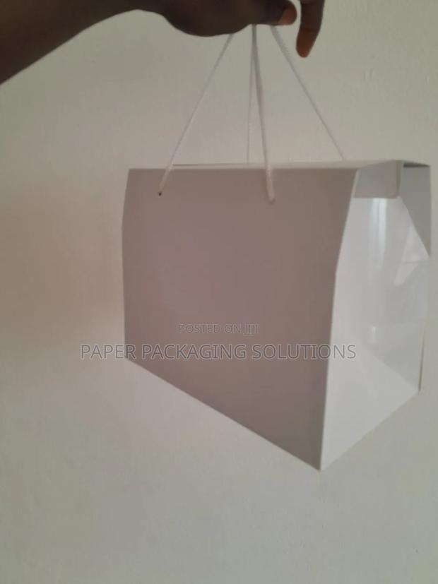 Plain Box Bag · Photo 2