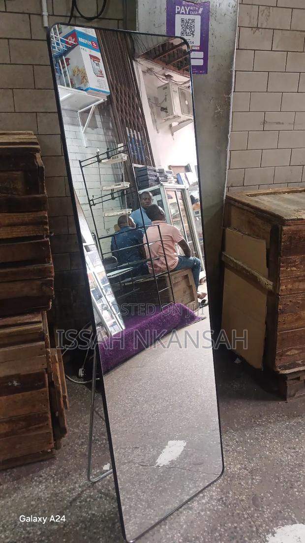Free Standing Cheval Mirror · Photo 3