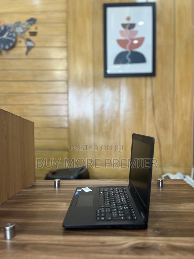 Laptop Dell Latitude 12 E7270 8GB Intel Core i5 SSD 256GB · Photo 1
