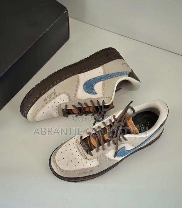 Nike Air Force 1 Love Peace Sneaker · Photo 2