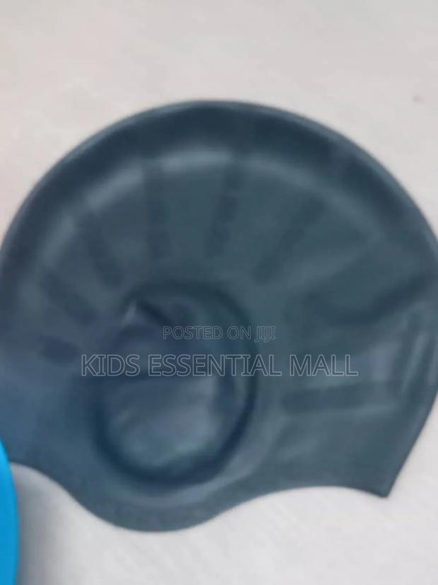 Swimming Cap for Adults · Photo 3