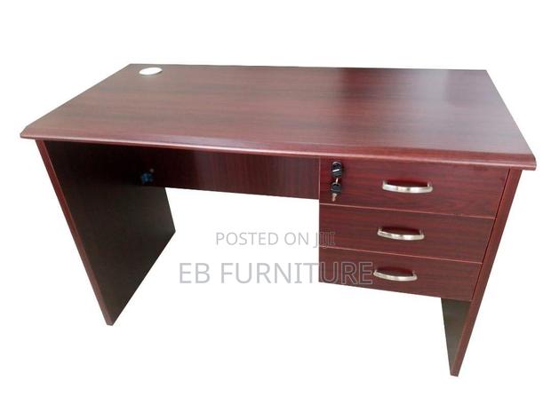 Office Desk With Central Lock · Photo 1