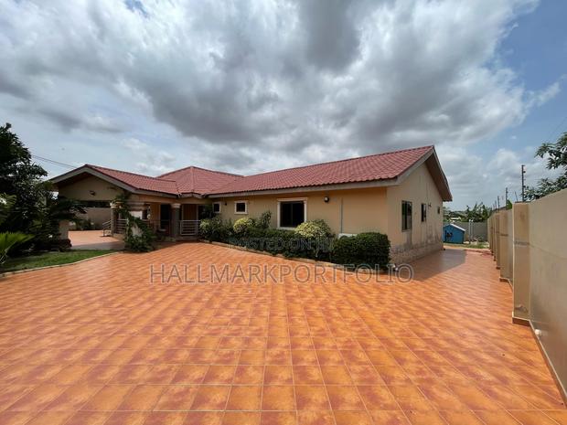 Furnished 4bdrm House in East Airport, Accra Metropolitan for sale · Photo 1