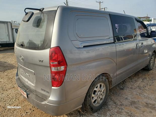 Hyundai Starex 2014 Grey · Photo 1