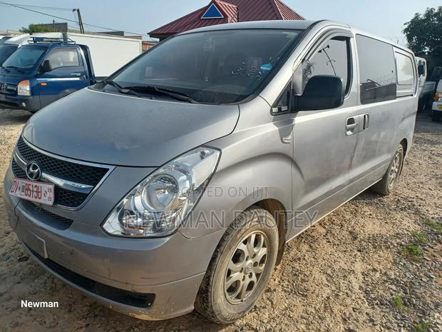 Hyundai Starex 2014 Grey · Photo 2