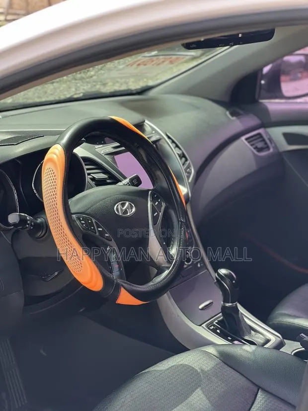 Hyundai Avante 2013 White · Photo 1
