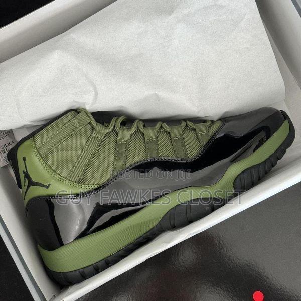 Jordan 11 Army Green and Black · Photo 2