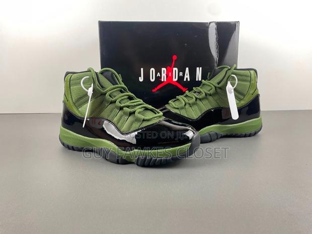 Jordan 11 Army Green and Black · Photo 1