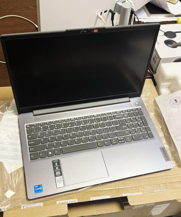 New Laptop Lenovo Ideapad 3 8GB Intel Core i5 SSD 512GB · Photo 3