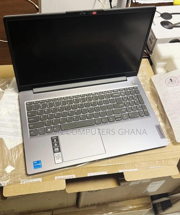 New Laptop Lenovo Ideapad 3 8GB Intel Core i3 SSD 256GB · Photo 1