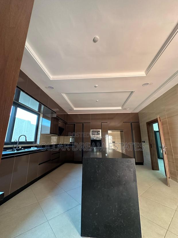 4bdrm House in Airport Residential Area for sale · Photo 8