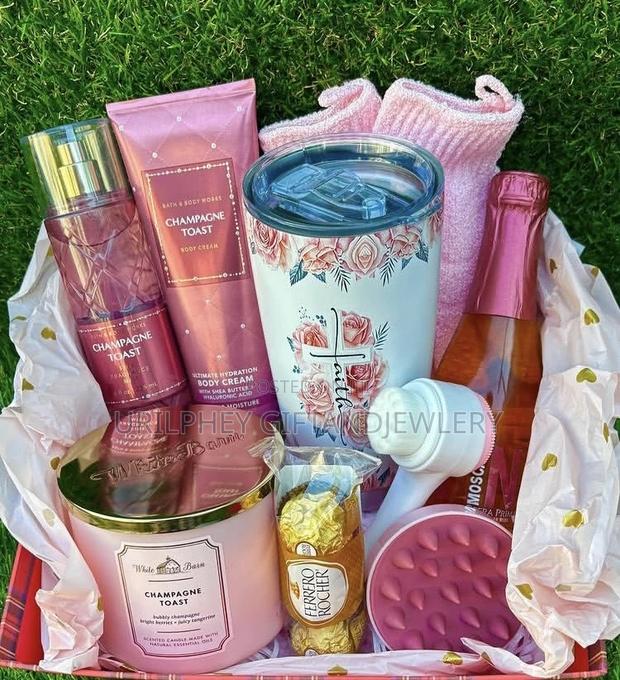 Christmas And Birthday Gift Packages · Photo 1
