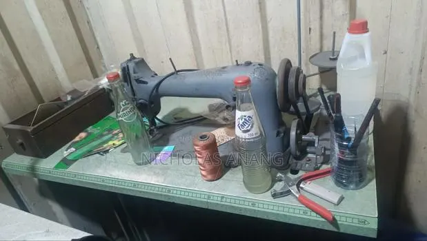 Leather Sewing Machine · Photo 1