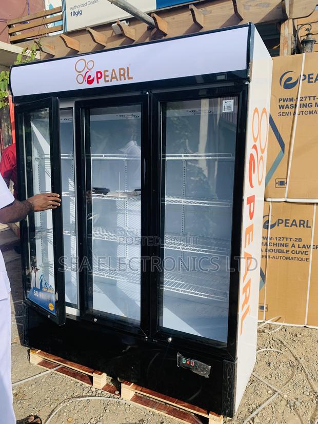 Large Space Pearl Display Showcases Fridge · Photo 1