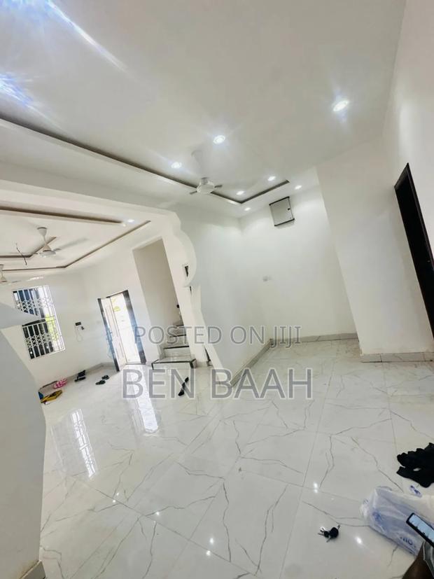3bdrm Duplex in Ben Properties, Ofankor for sale · Photo 3