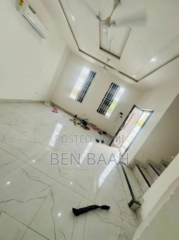 3bdrm Duplex in Ben Properties, Ofankor for sale · Photo 4