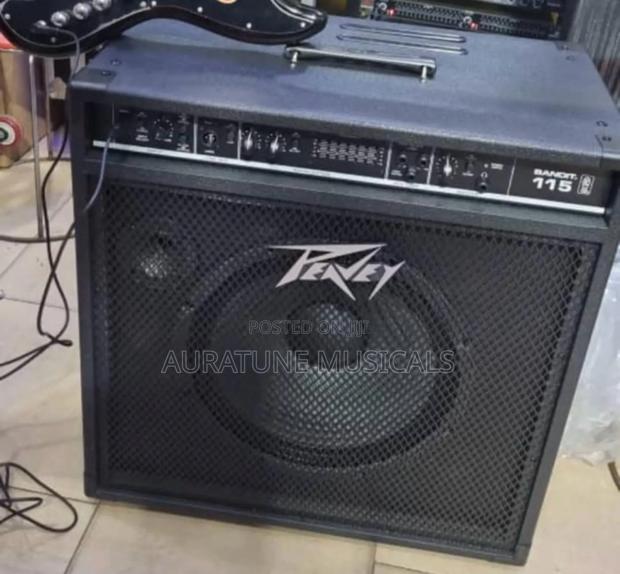 Peavey Bandit 115 Bass Guitar Combo · Photo 1