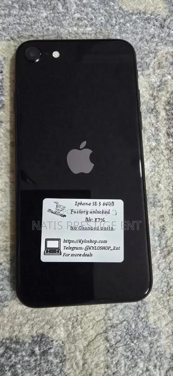 Apple iPhone SE (2022) 128 GB Black · Photo 1