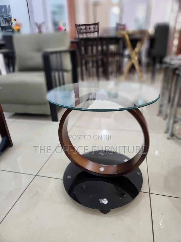 Round Side Table · Photo 2