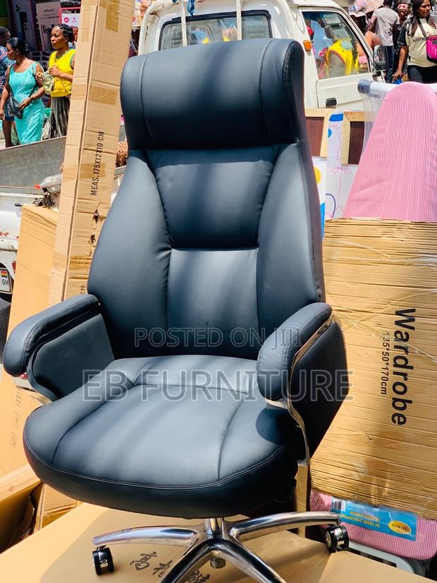 Senior Executive Office Chair · Photo 2