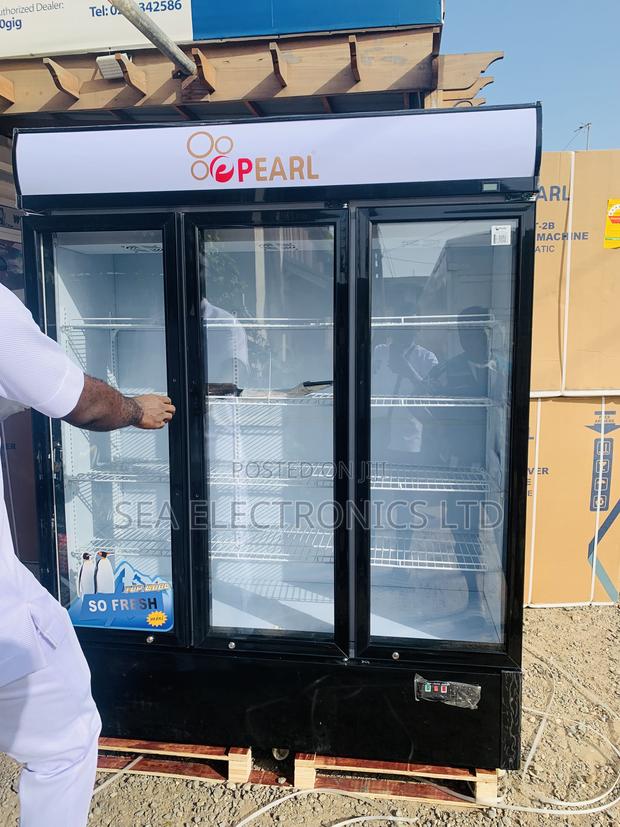 Supreme Quality 3 Doors Pearl Display Fridge · Photo 1